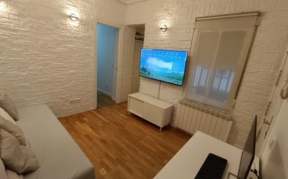 Living room of Flat for sale in  Madrid Capital  with Air Conditioner, Heating and Furnished