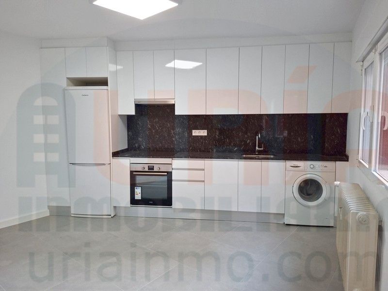 Kitchen of Flat for sale in Oviedo   with Heating, Oven and Washing machine
