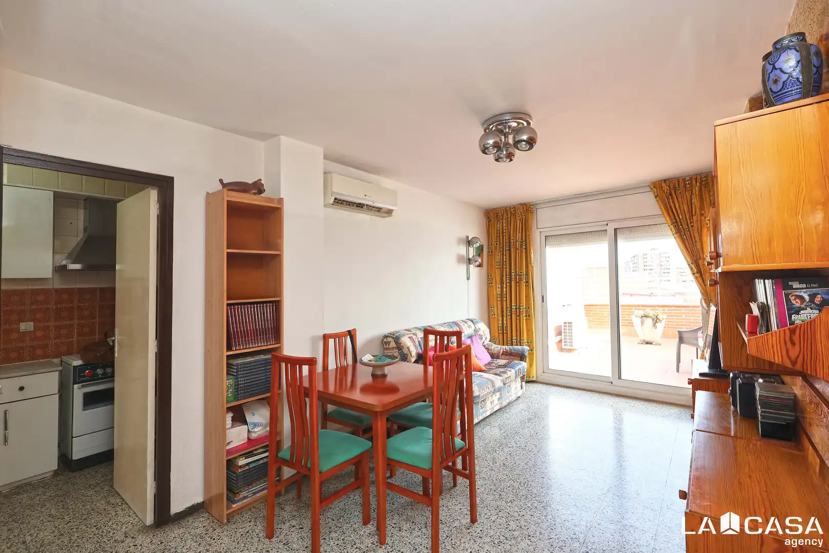 Sala d'estar de Àtic en venda en L'Hospitalet de Llobregat amb Calefacció, Terrassa i Balcó