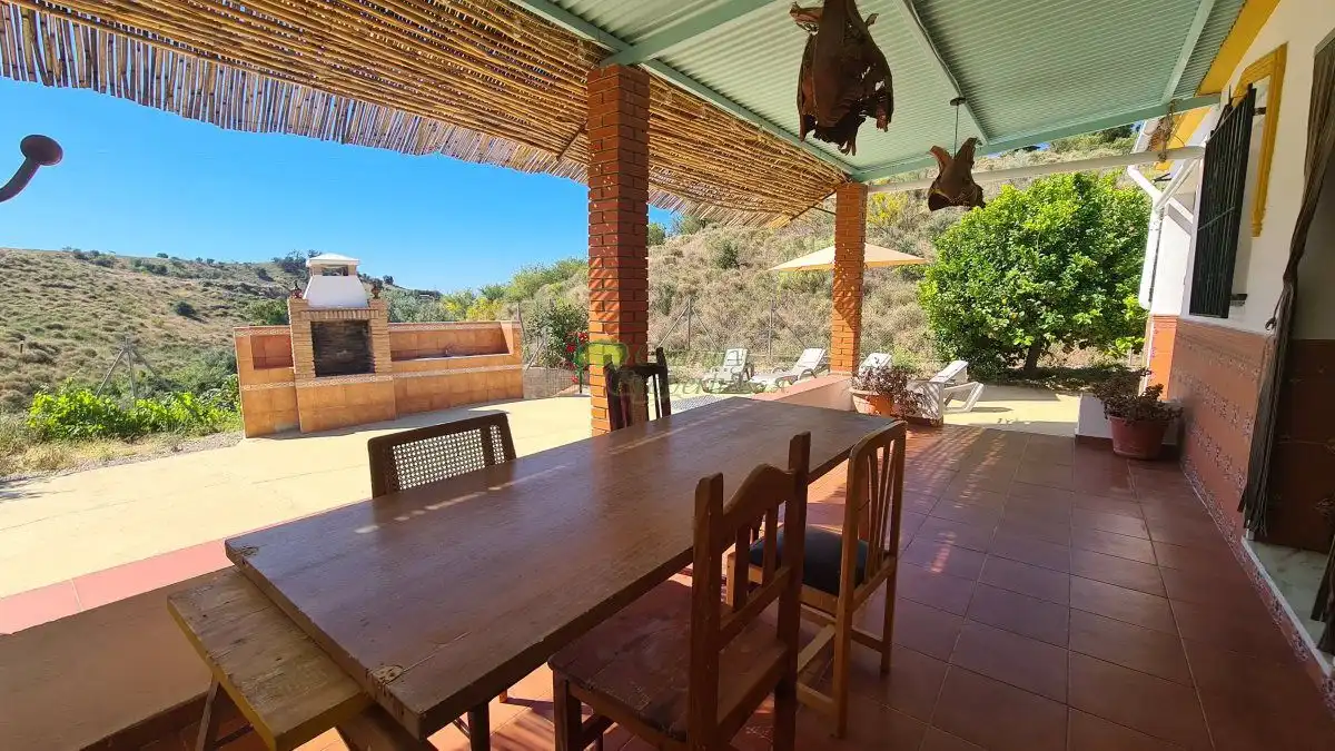 Terraza de Finca rústica en venta en Vélez-Málaga con Aire acondicionado, Jardín privado y Terraza