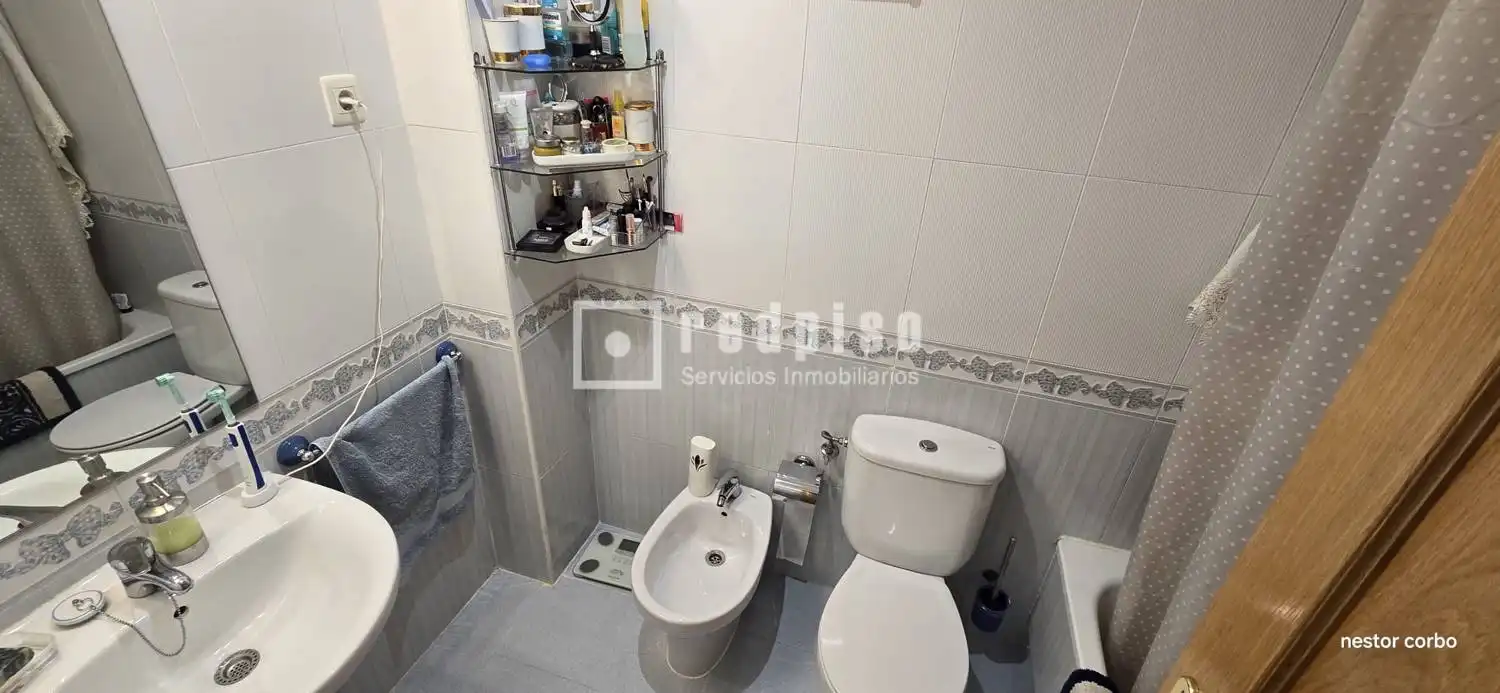 Bathroom of Flat for sale in Torrejón de Ardoz  with Heating, Private garden and Parquet flooring