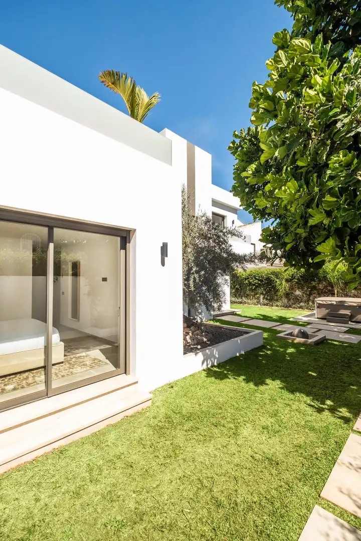 Vista exterior de Casa o chalet en venta en Marbella con Aire acondicionado, Jardín privado y Terraza