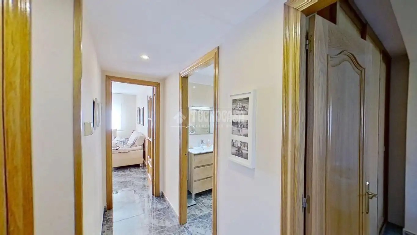 Habitación de Casa adosada en venta en Manresa