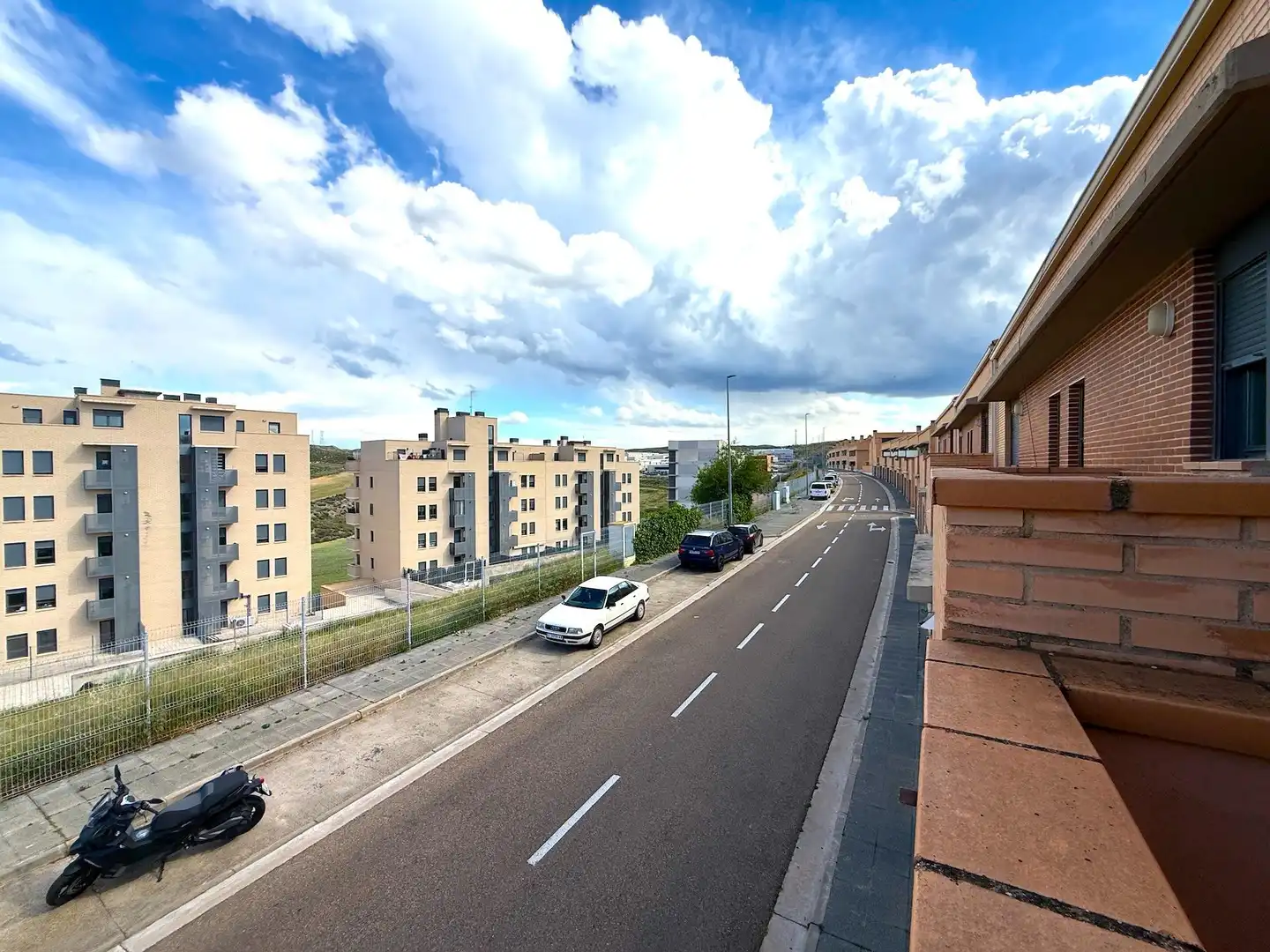 Vista exterior de Casa adosada en venta en Cuarte de Huerva con Aire acondicionado, Calefacción y Jardín privado