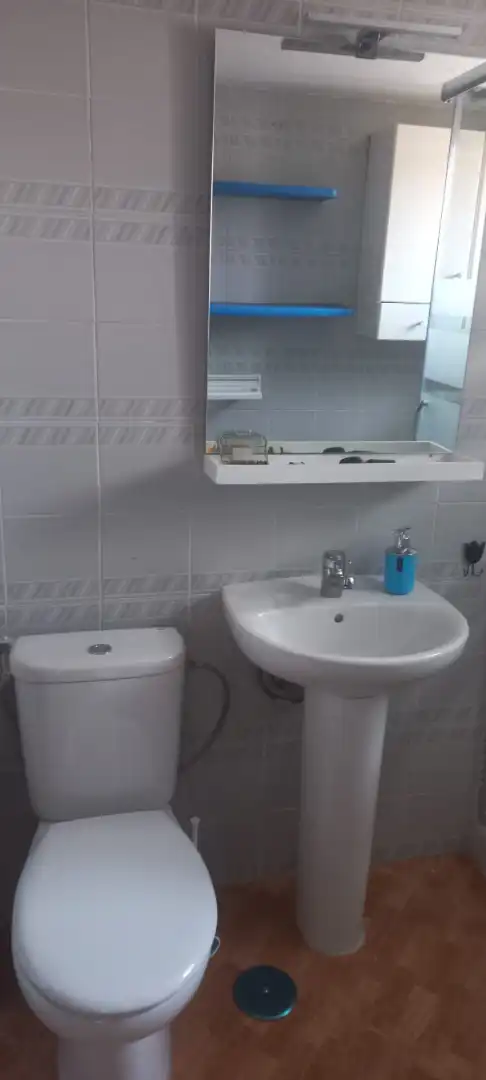 Badezimmer von Wohnung zur Miete in Málaga mit Möbliert