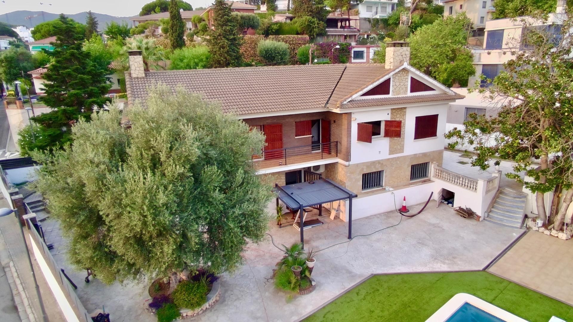 Vista exterior de Casa o chalet en venta en Tiana con Aire acondicionado, Terraza y Piscina