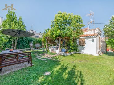 Villa mit Pool zum Verkauf in Calle del Monasterio de la Rábida 44