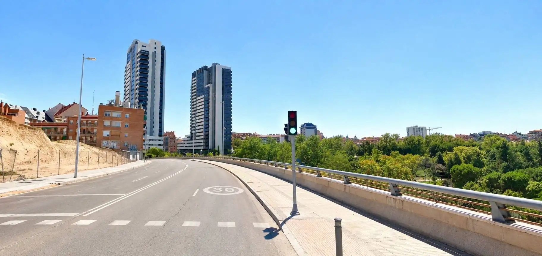 Vista exterior de Piso en venta en Madrid con Calefacción y Balcón