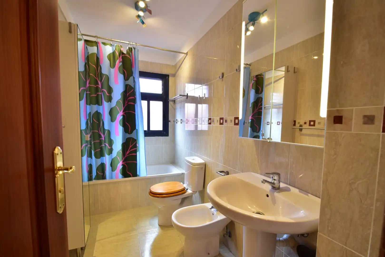 Baño de Casa adosada de alquiler en San Cristóbal de la Laguna con Aire acondicionado, Calefacción y Jardín privado