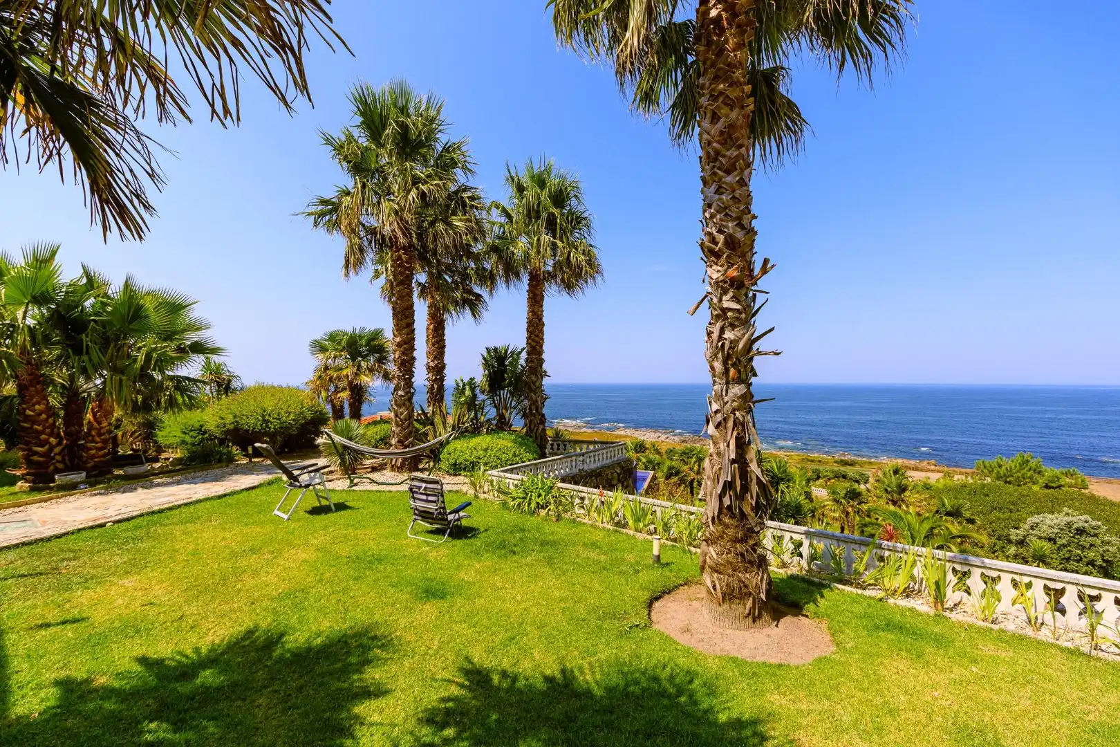 Garden of Houses for sale in Oia  with Air Conditioner, Heating and Private garden