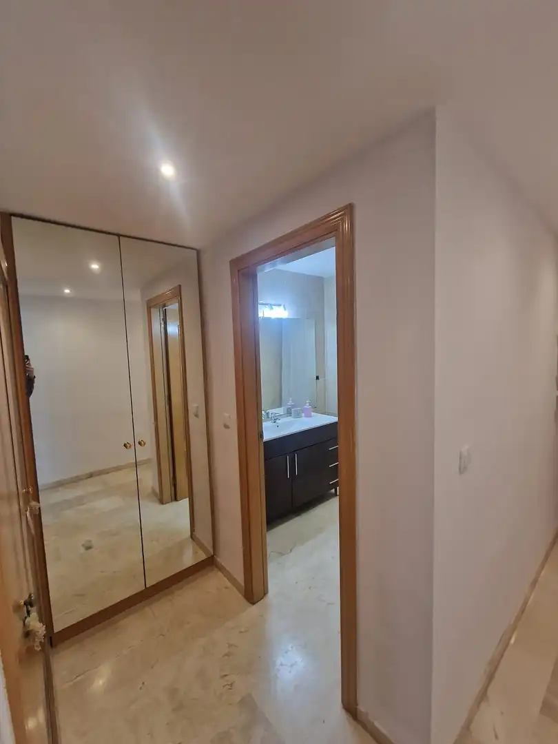 Baño de Planta baja de alquiler en Marbella con Terraza y Piscina comunitaria