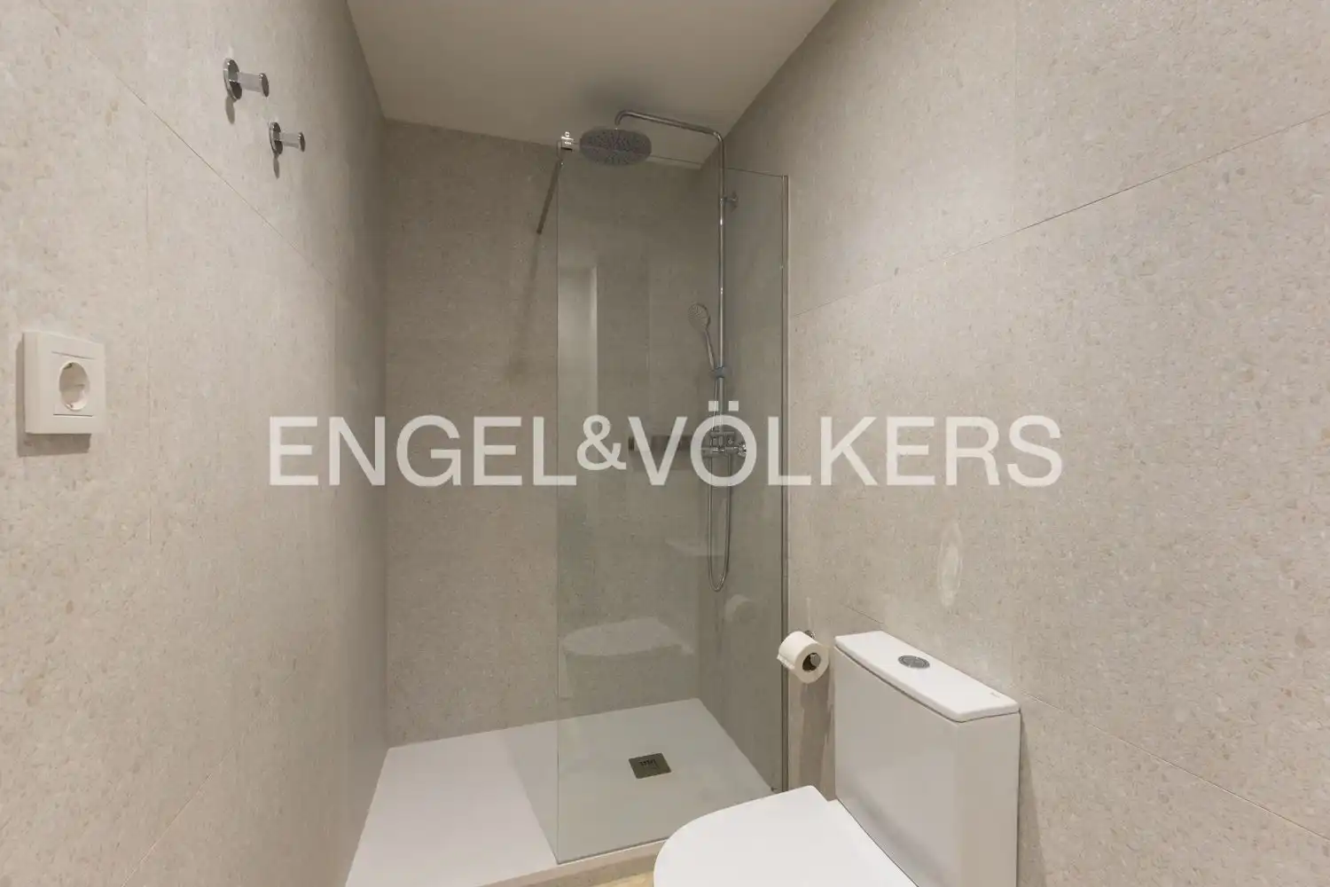 Baño de Piso en venta en Valencia con Aire acondicionado, Calefacción y Jardín privado