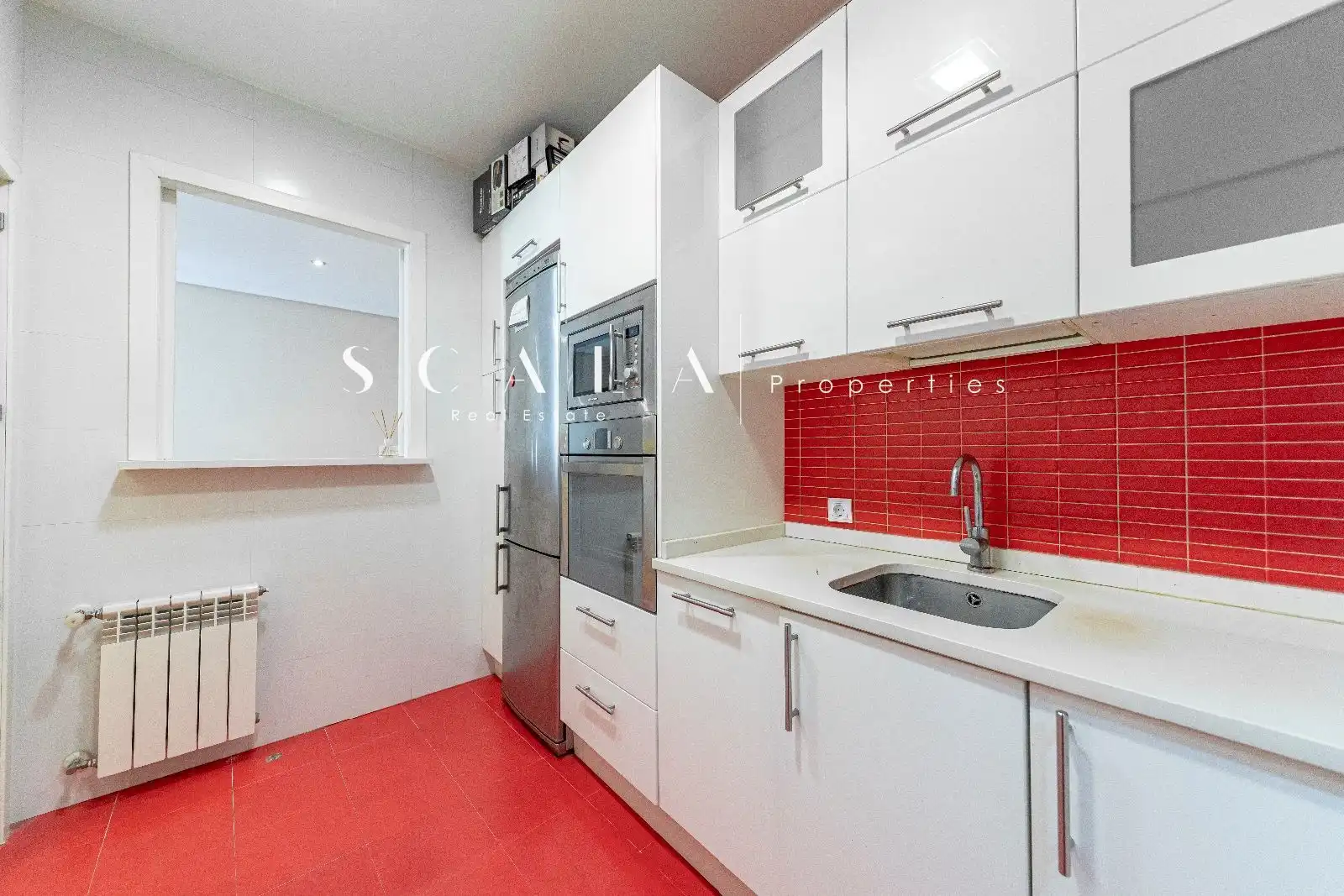 Kitchen of Flat for rent in Madrid  with Air Conditioner, Heating and Parquet flooring