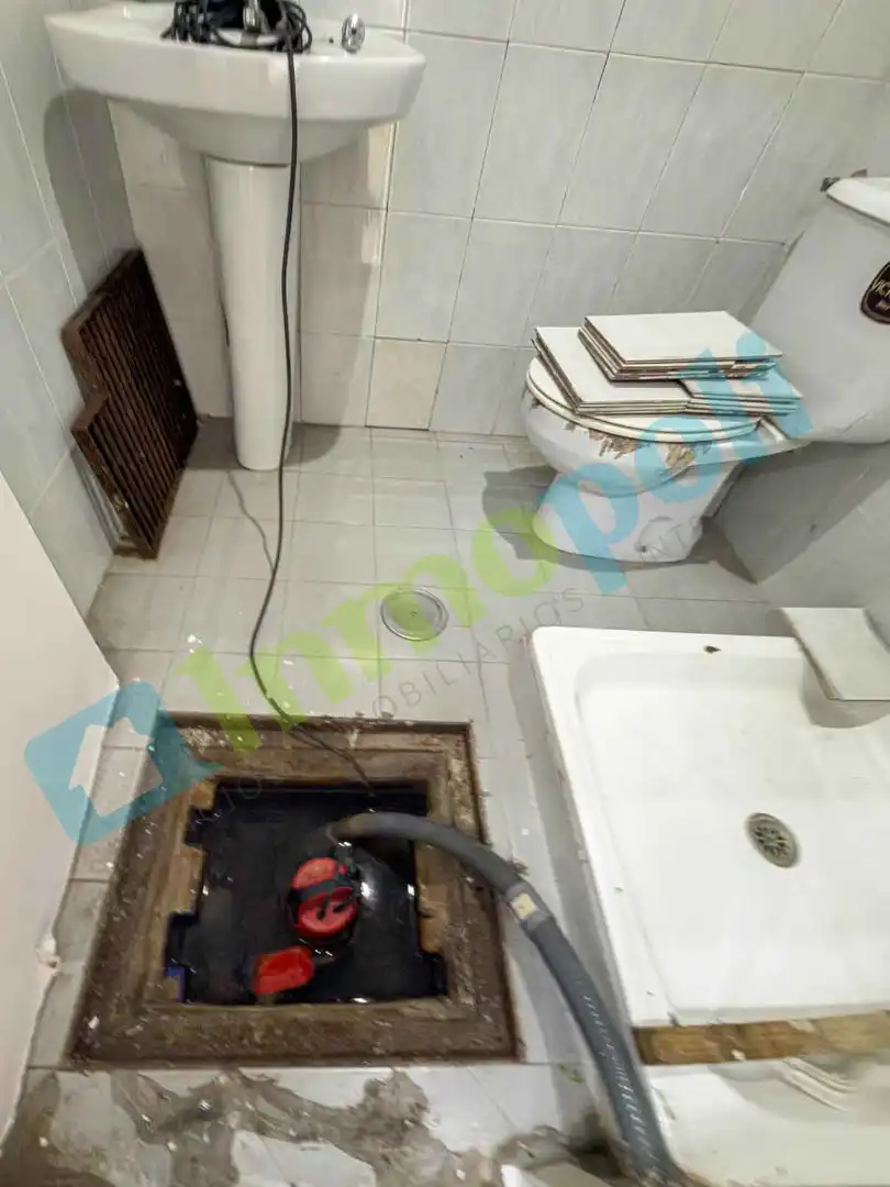 Bany de Local de lloguer en Badajoz amb Aire condicionat