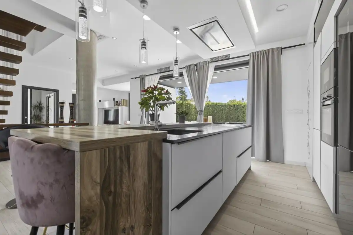 Cocina de Casa o chalet en venta en Bormujos con Aire acondicionado, Calefacción y Jardín privado