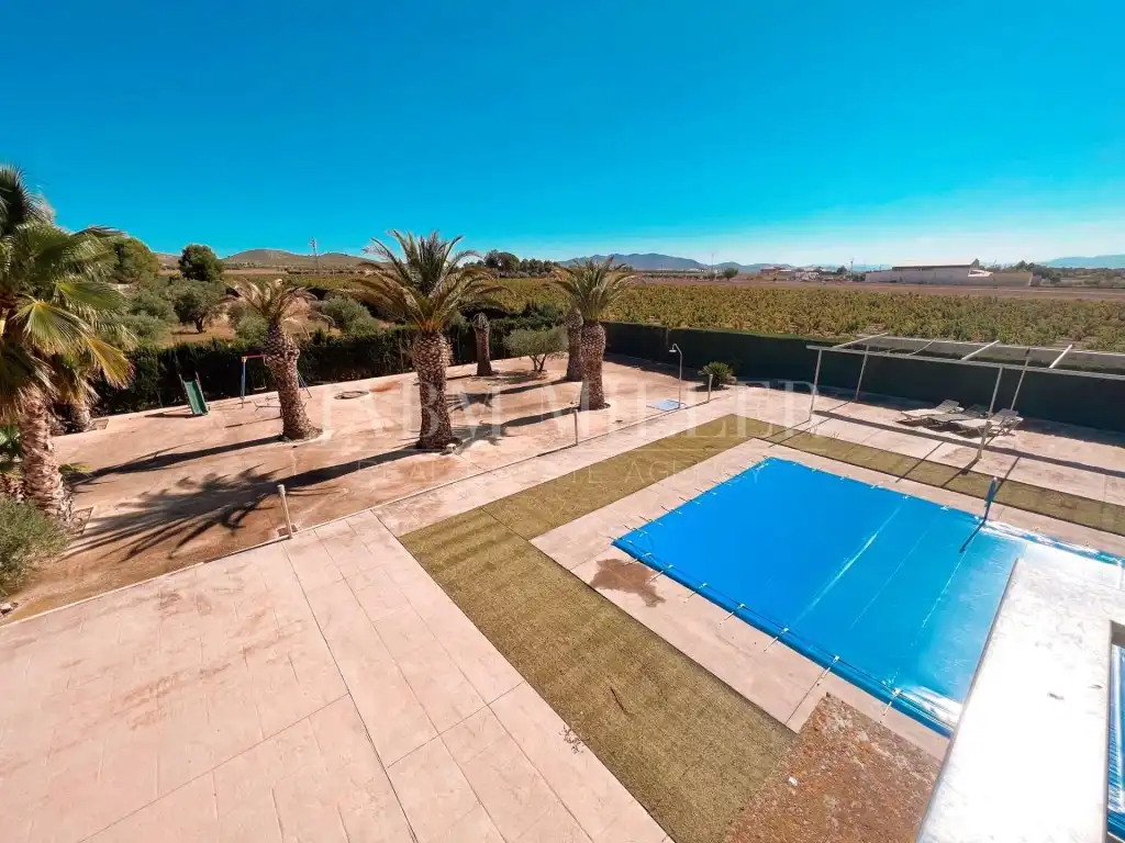 Piscina de Casa o xalet en venda en Yecla amb Aire condicionat, Calefacció i Jardí privat