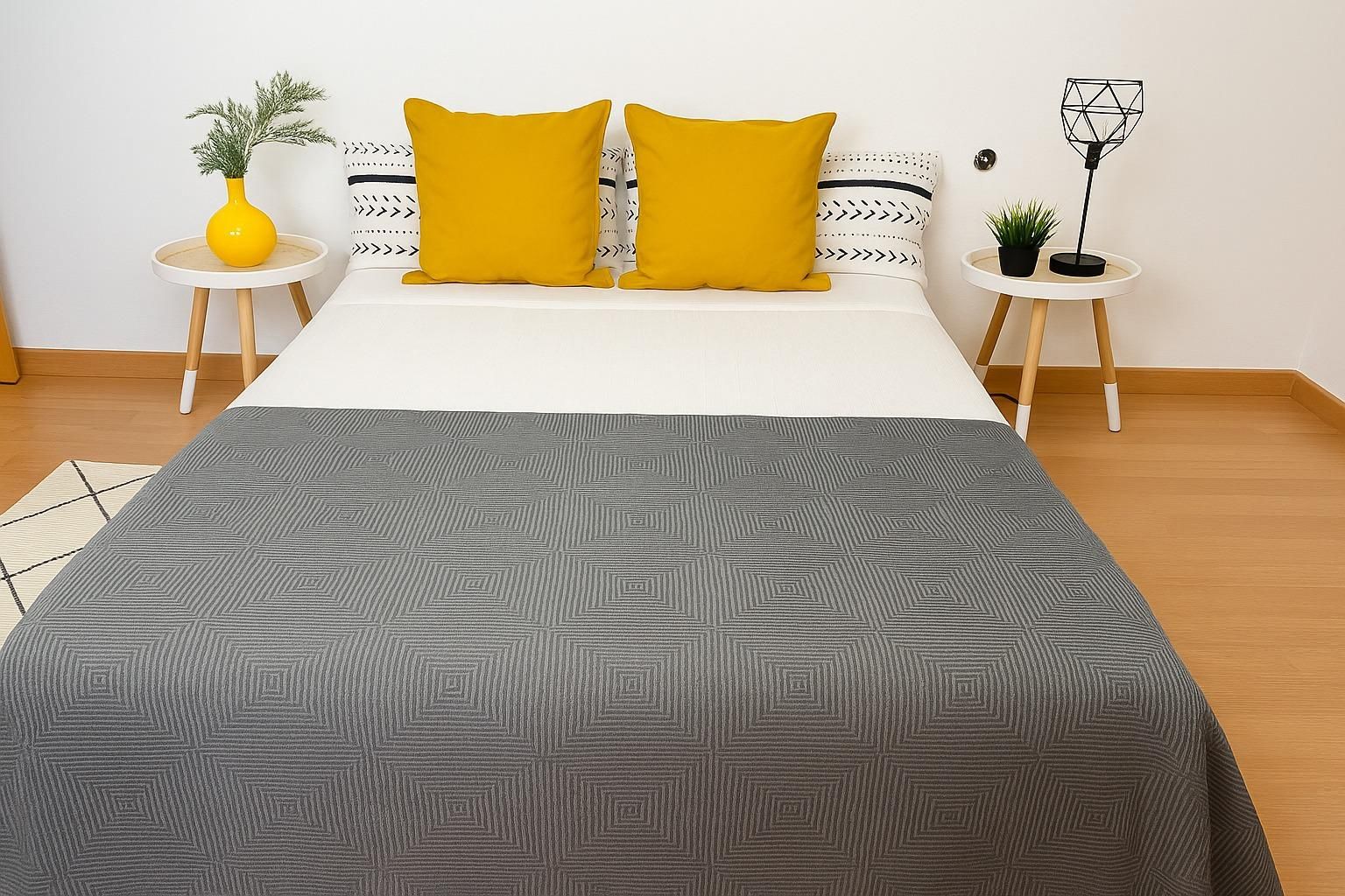 Dormitori de Àtic en venda en  Almería Capital amb Aire condicionat i Terrassa