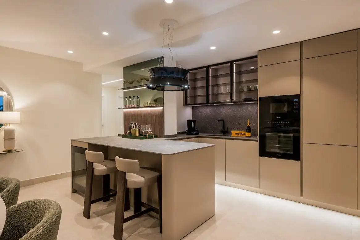 Cuina de Apartament en venda en Estepona amb Aire condicionat, Calefacció i Jardí privat