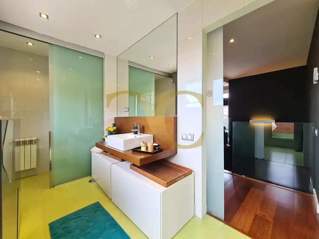 Badezimmer von Maisonette zum Verkauf in Oviedo  mit Heizung, Privatgarten und Terrasse