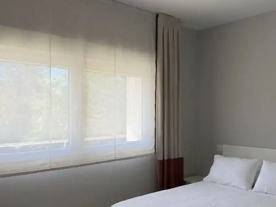Schlafzimmer von Wohnung zur Miete in  Madrid Capital mit Klimaanlage und Balkon