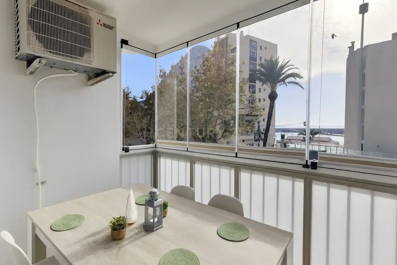 Terraza de Apartamento de alquiler en Calpe / Calp con Aire acondicionado, Lavadora y Microondas