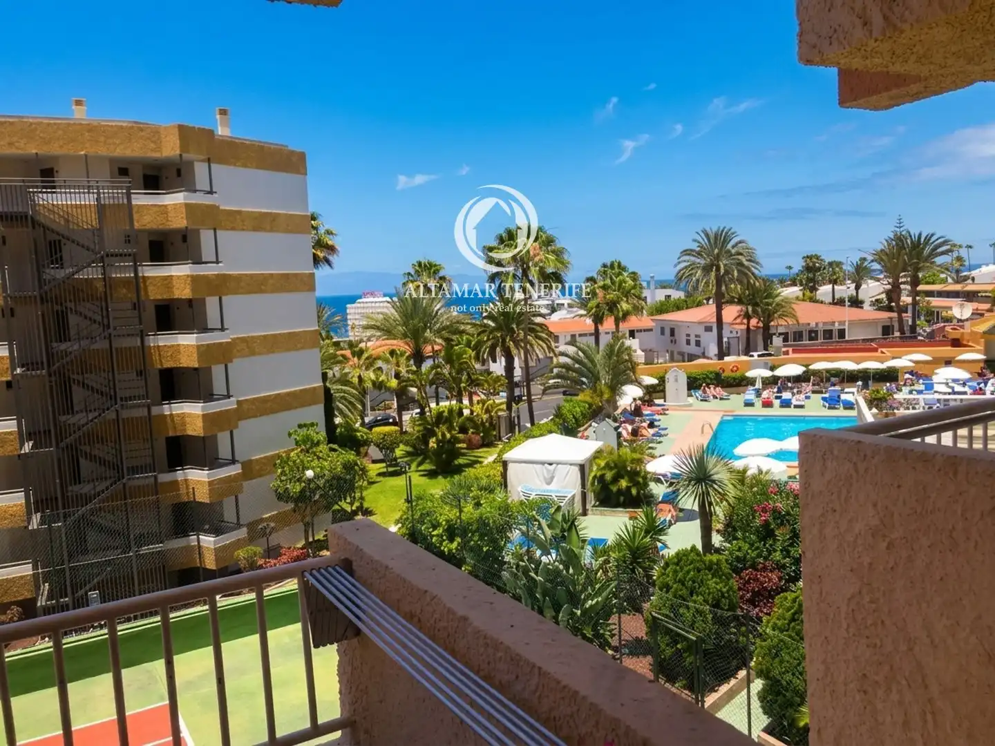 Vista exterior de Apartament en venda en Arona amb Terrassa, Piscina i Moblat