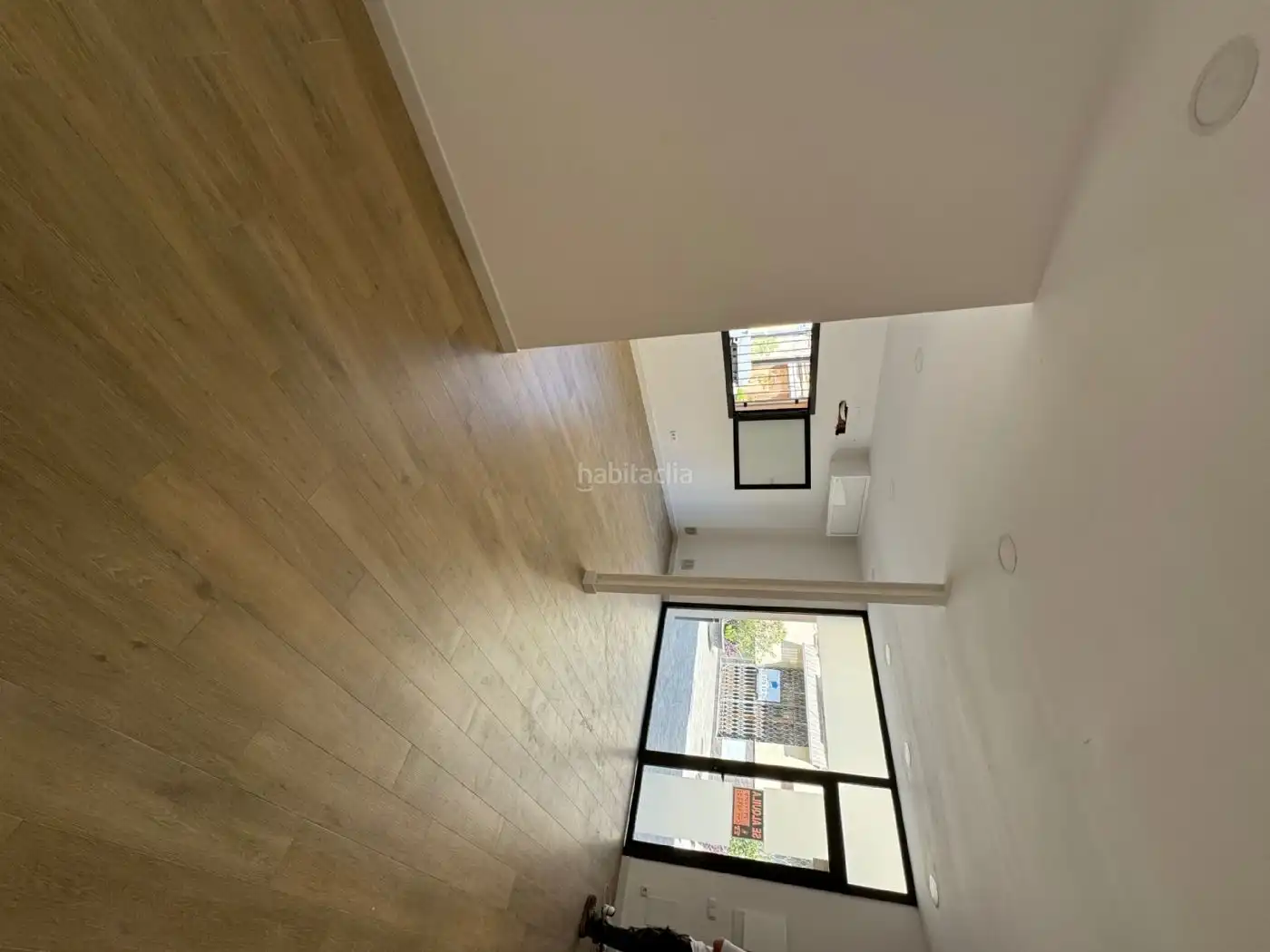 Local comercial de lloguer a Carrer del Raval 5