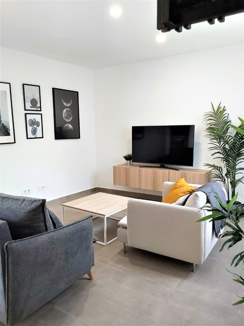 Sala de estar de Apartamento de alquiler en  Almería Capital con Aire acondicionado, Terraza y Amueblado