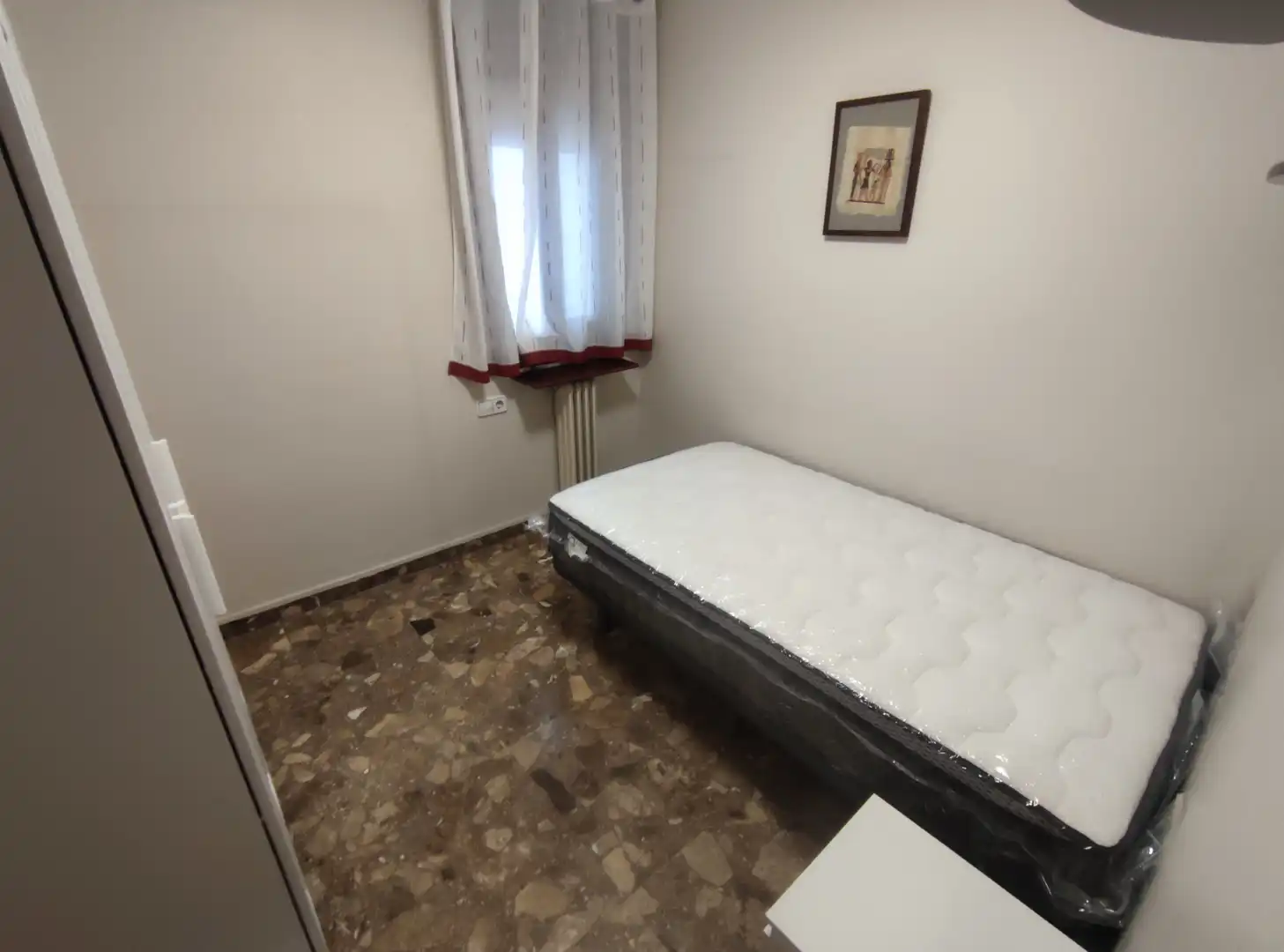Habitación de Piso de alquiler en Lleida con Aire acondicionado, Calefacción y Amueblado