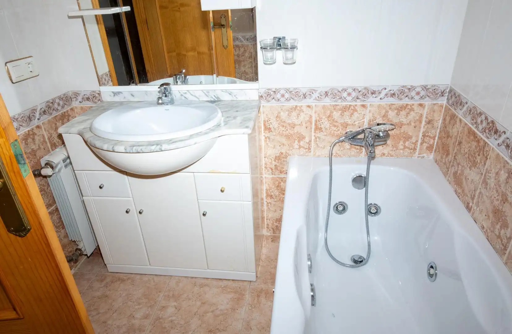 Baño de Casa adosada en venta en Torrevieja con Aire acondicionado, Calefacción y Jardín privado