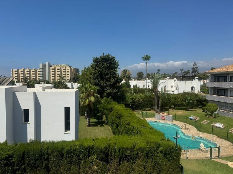 Garden of Attic for sale in Estepona  with Air Conditioner, Terrace and Community pool