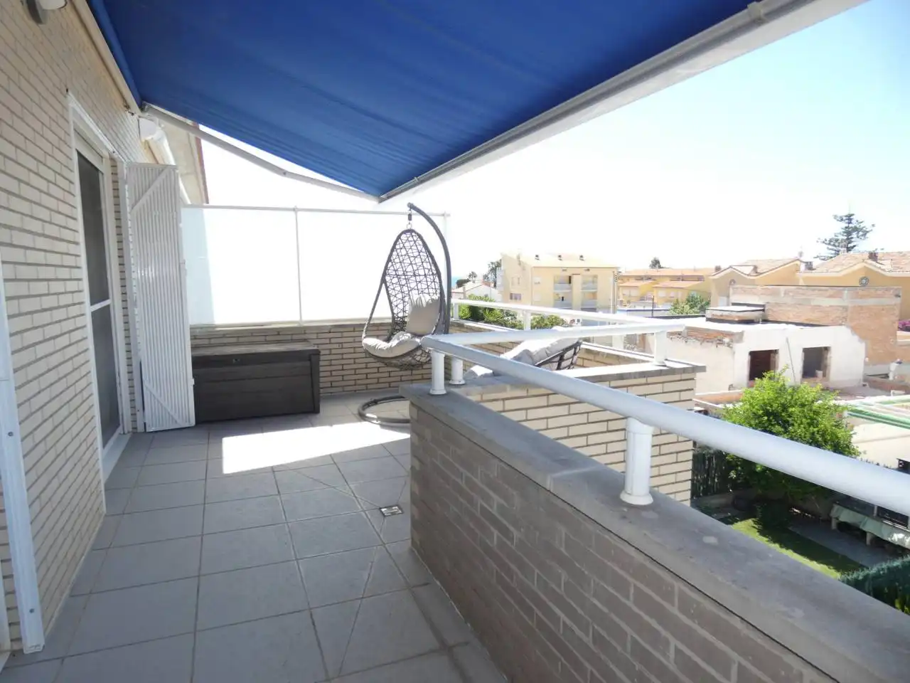 Terrasse von Einfamilien-Reihenhaus zum Verkauf in Benicarló mit Klimaanlage, Heizung und Privatgarten