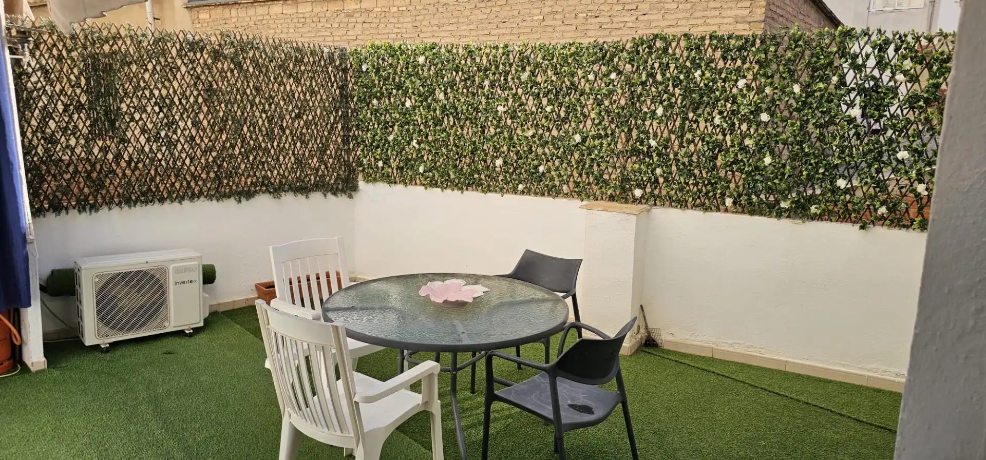 Terraza de Piso para compartir en Valencia con Terraza y Amueblado
