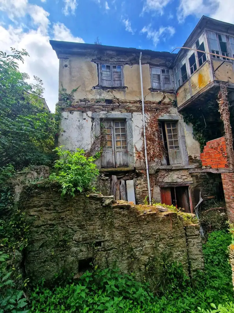 Vista exterior de Edifici en venda en Vegadeo