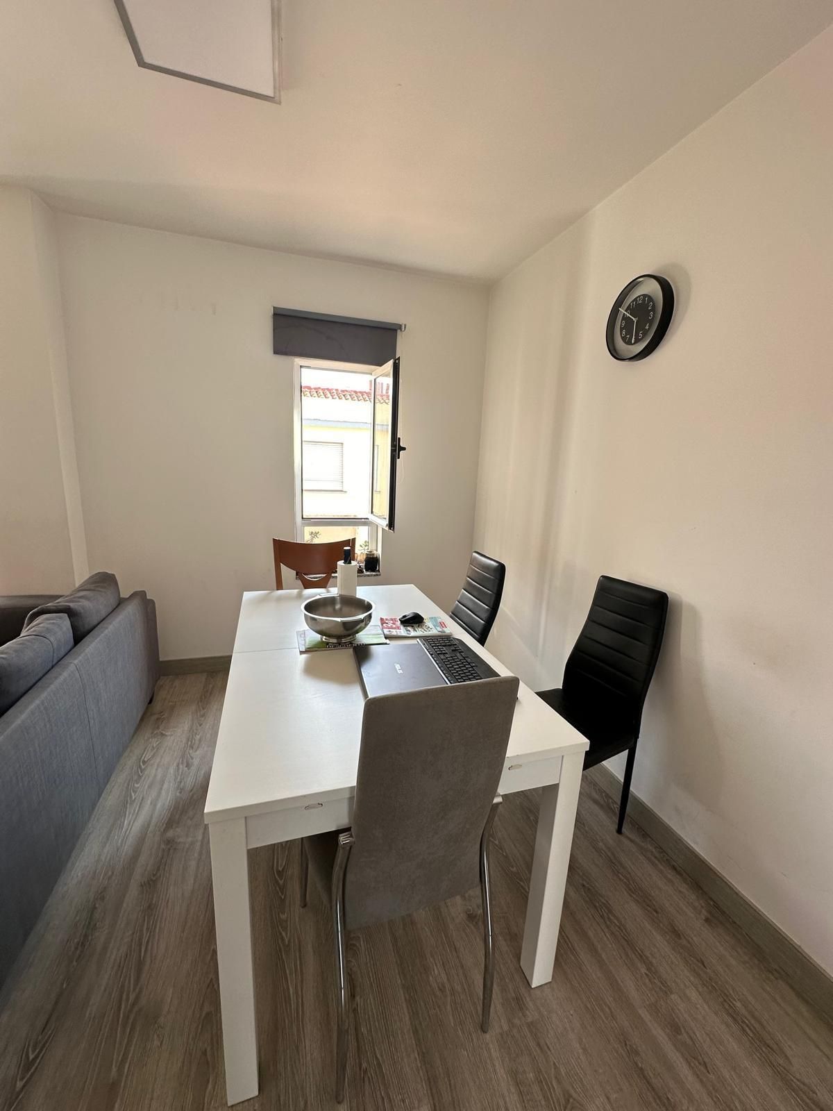 Menjador de Pis en venda en León Capital  amb Calefacció, Terrassa i Traster