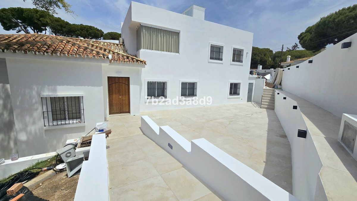 Vista exterior de Casa o xalet de lloguer en Marbella amb Aire condicionat, Jardí privat i Terrassa