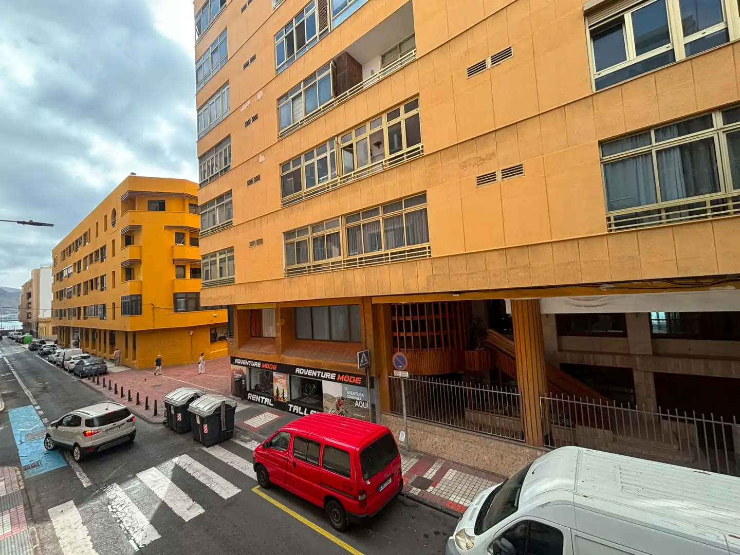 Vista exterior de Pis en venda en Las Palmas de Gran Canaria amb Moblat i Piscina comunitària