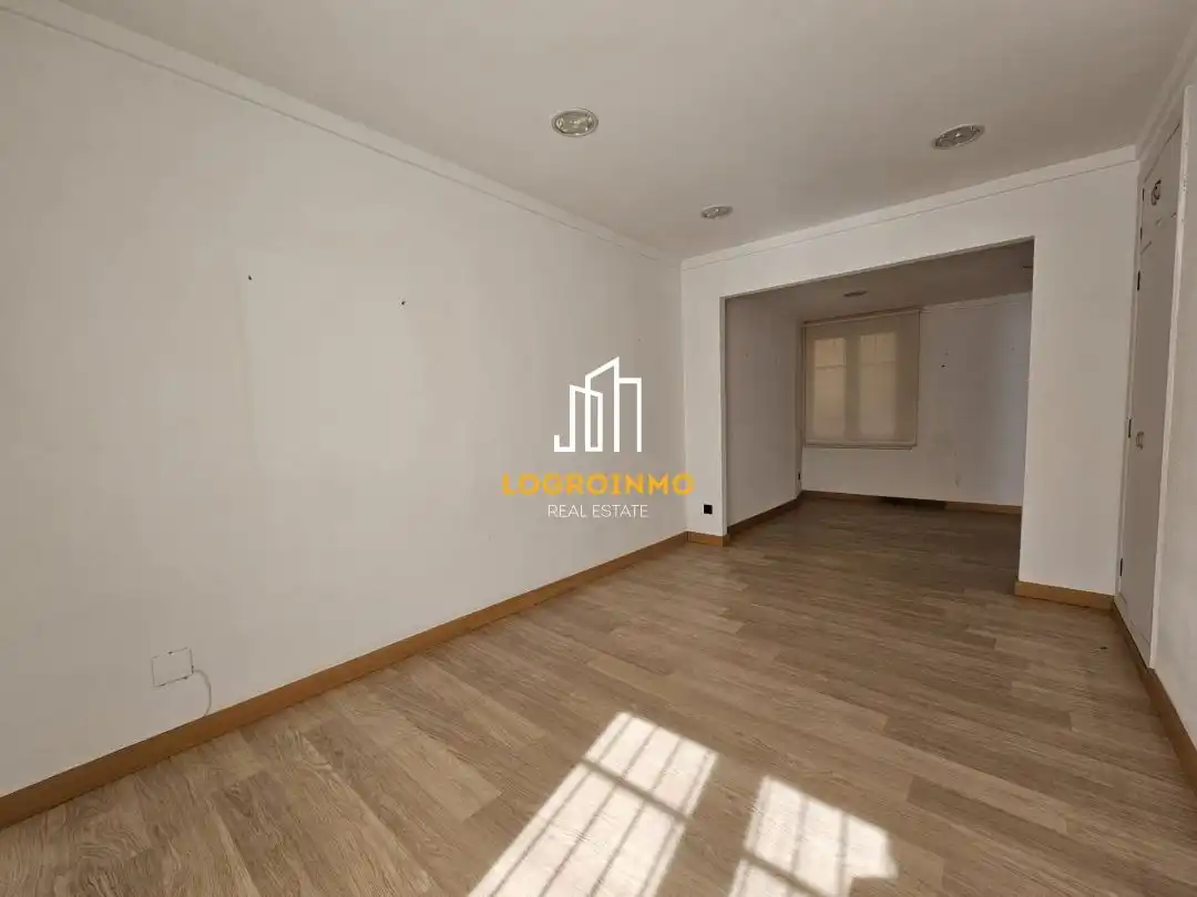 Flat for sale in  Logroño  with Air Conditioner, Heating and Storage room