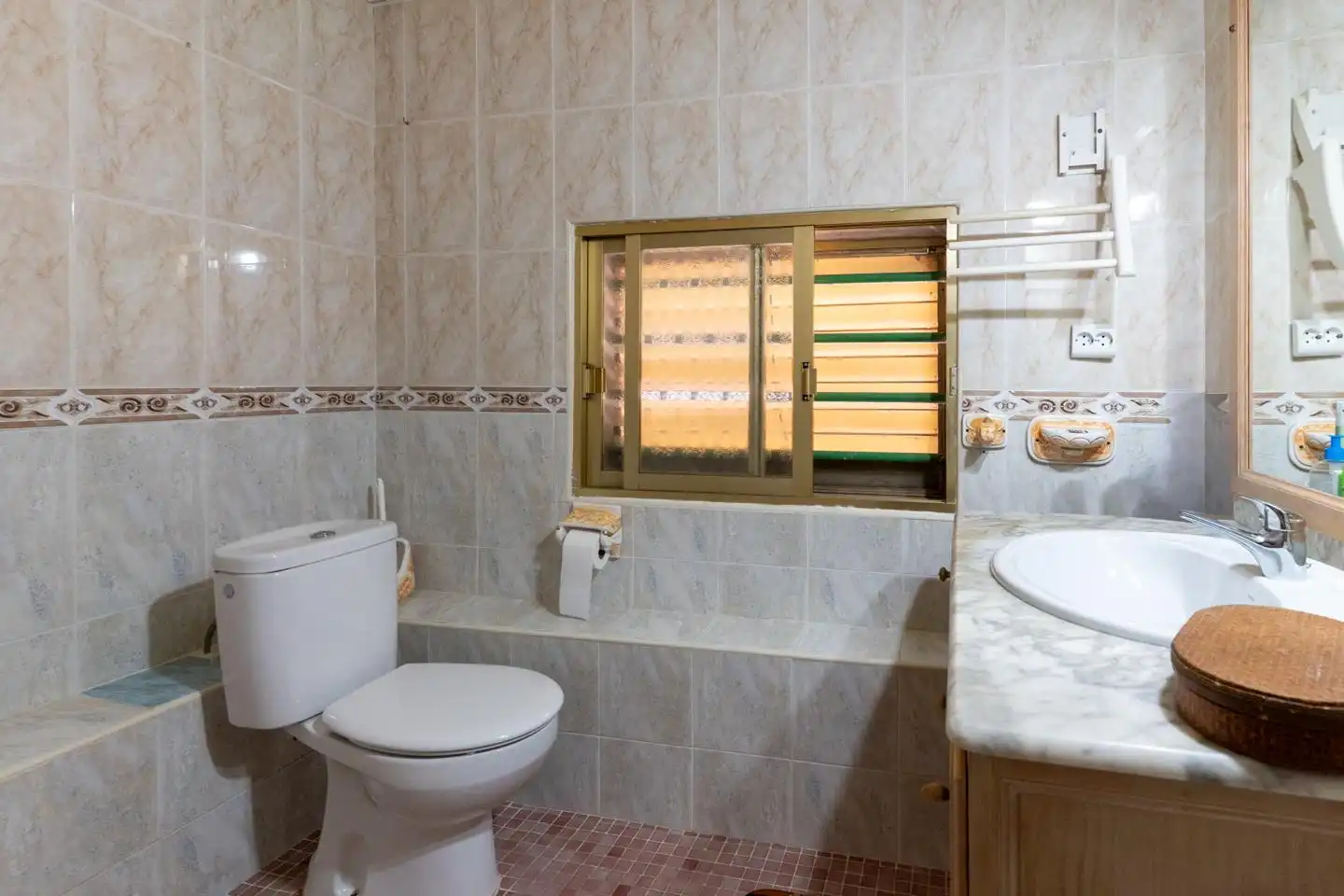Bathroom of Houses for sale in Elche / Elx  with Air Conditioner, Private garden and Terrace