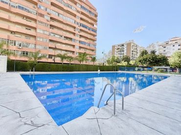 Wohnung mit Pool zum Verkauf in Playa de los Boliches