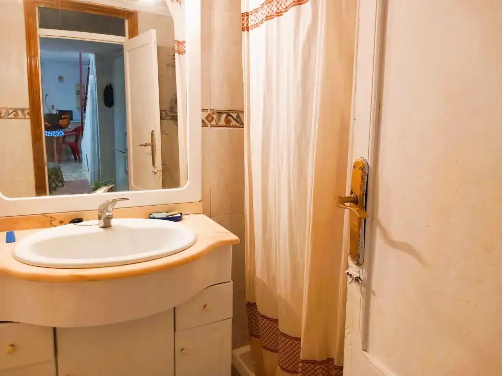 Bathroom of Houses for sale in Calles  with Private garden, Terrace and Storage room
