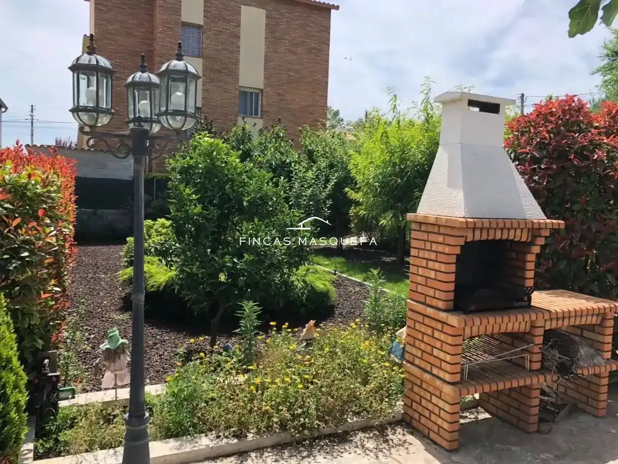 Casa con jardín en venta en Carrer Piera 0, imagen 3