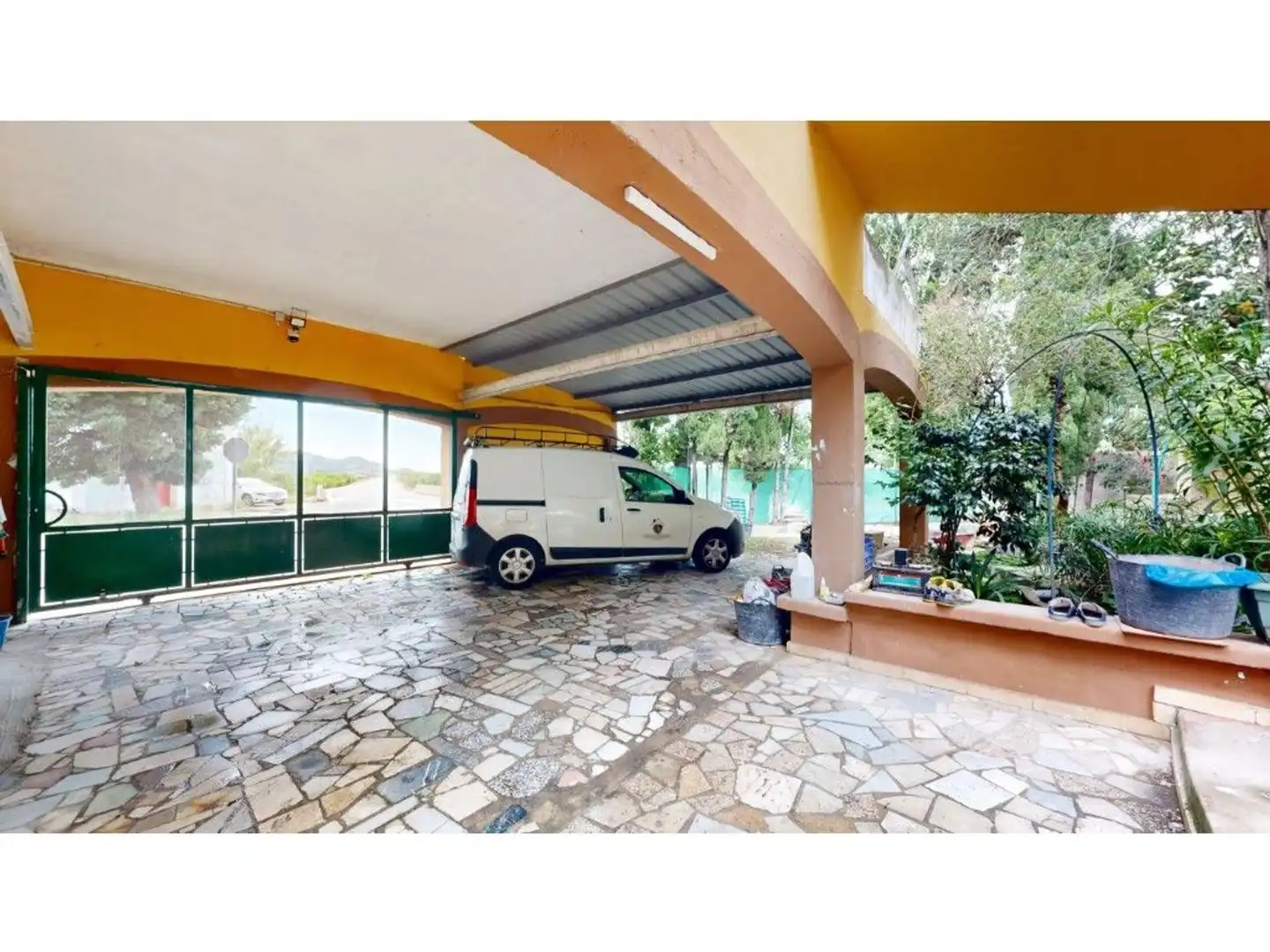 Aparcament de Casa o xalet en venda en Tavernes de la Valldigna amb Terrassa i Piscina