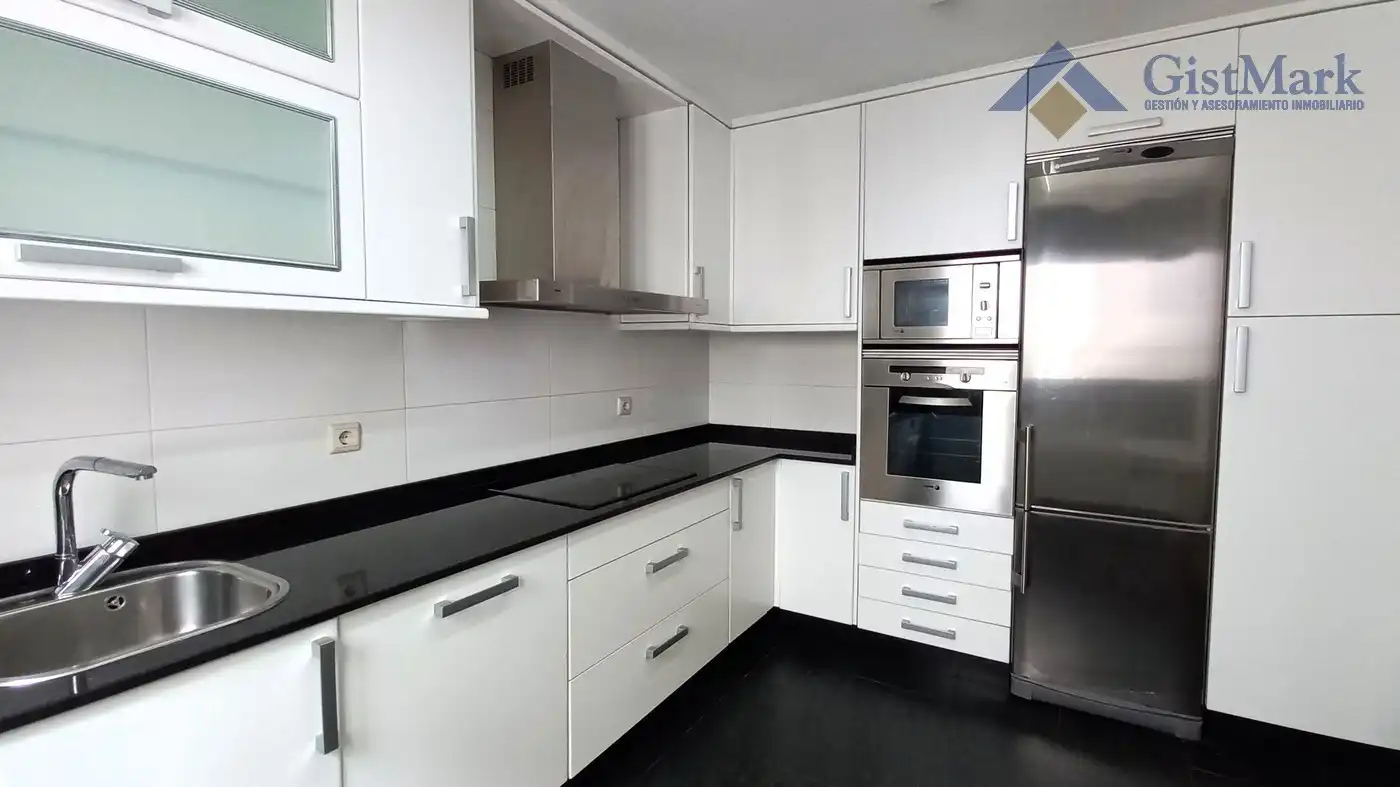 Cocina de Ático en venta en Vigo  con Aire acondicionado, Calefacción y Parquet