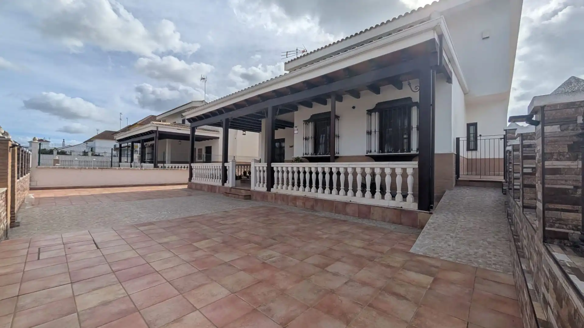 Vista exterior de Casa o chalet en venta en El Portil con Aire acondicionado y Piscina comunitaria