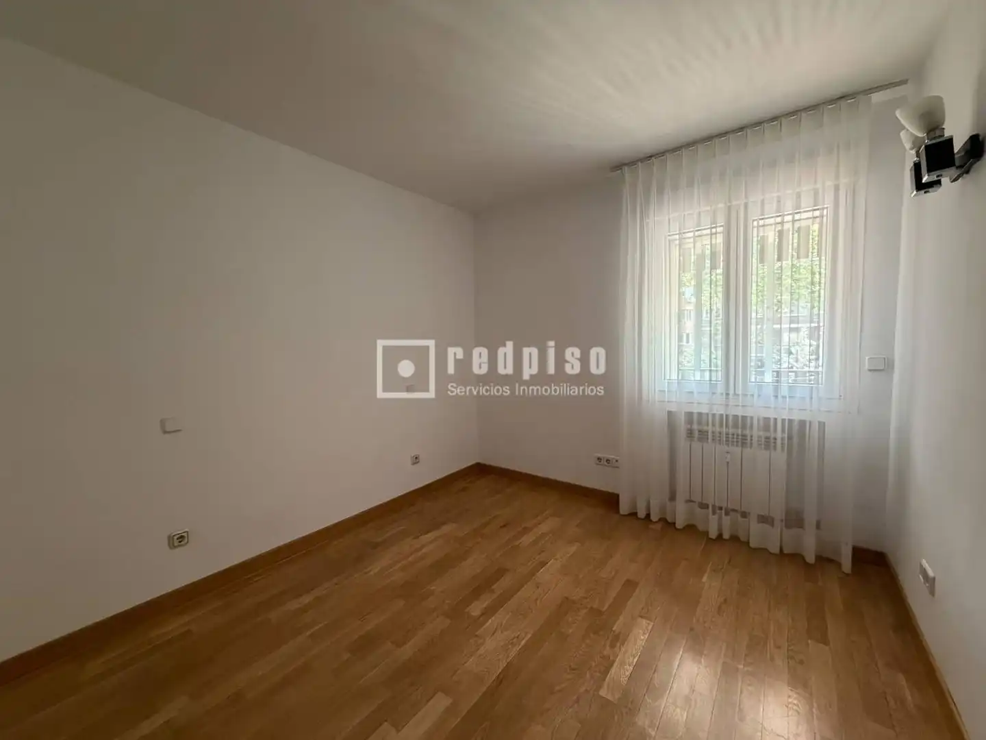 Bedroom of Flat for rent in Madrid  with Air Conditioner, Parquet flooring and Terrace