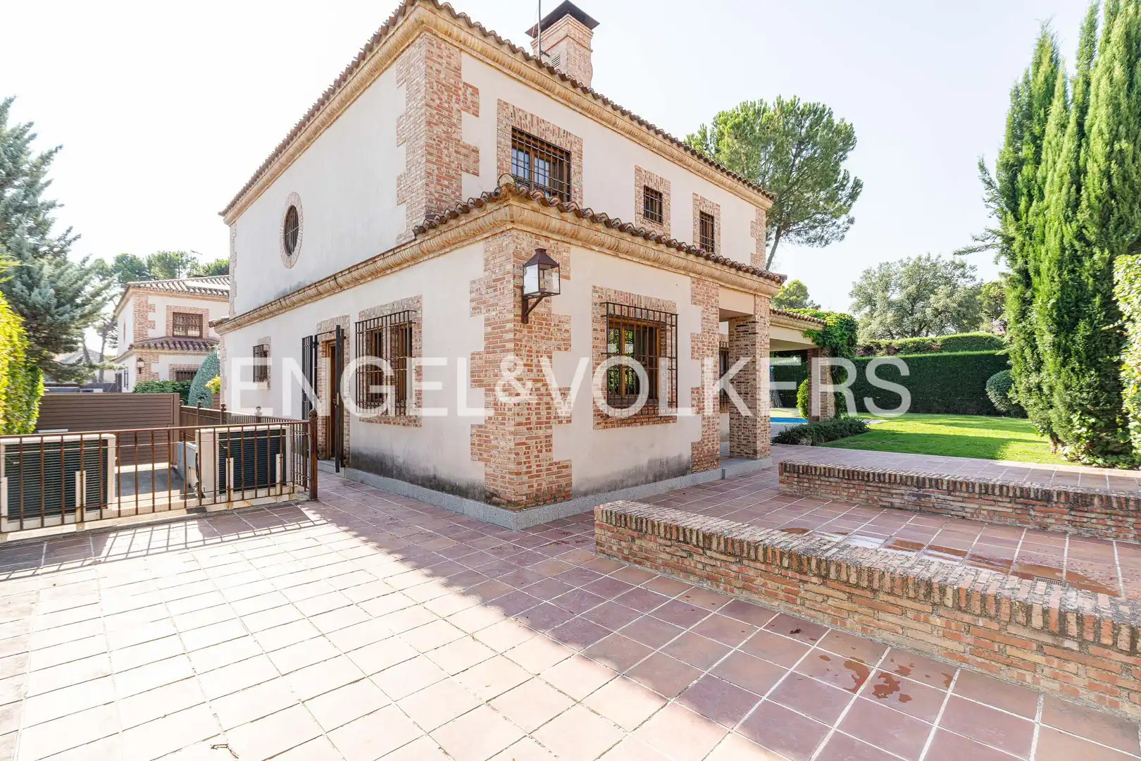 Vista exterior de Casa o chalet de alquiler en Madrid con Aire acondicionado, Calefacción y Jardín privado