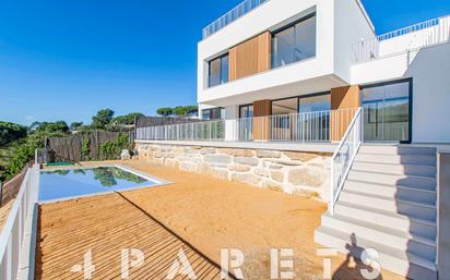 Vista exterior de Casa o xalet en venda en Vilanova del Vallès amb Aire condicionat, Terrassa i Piscina