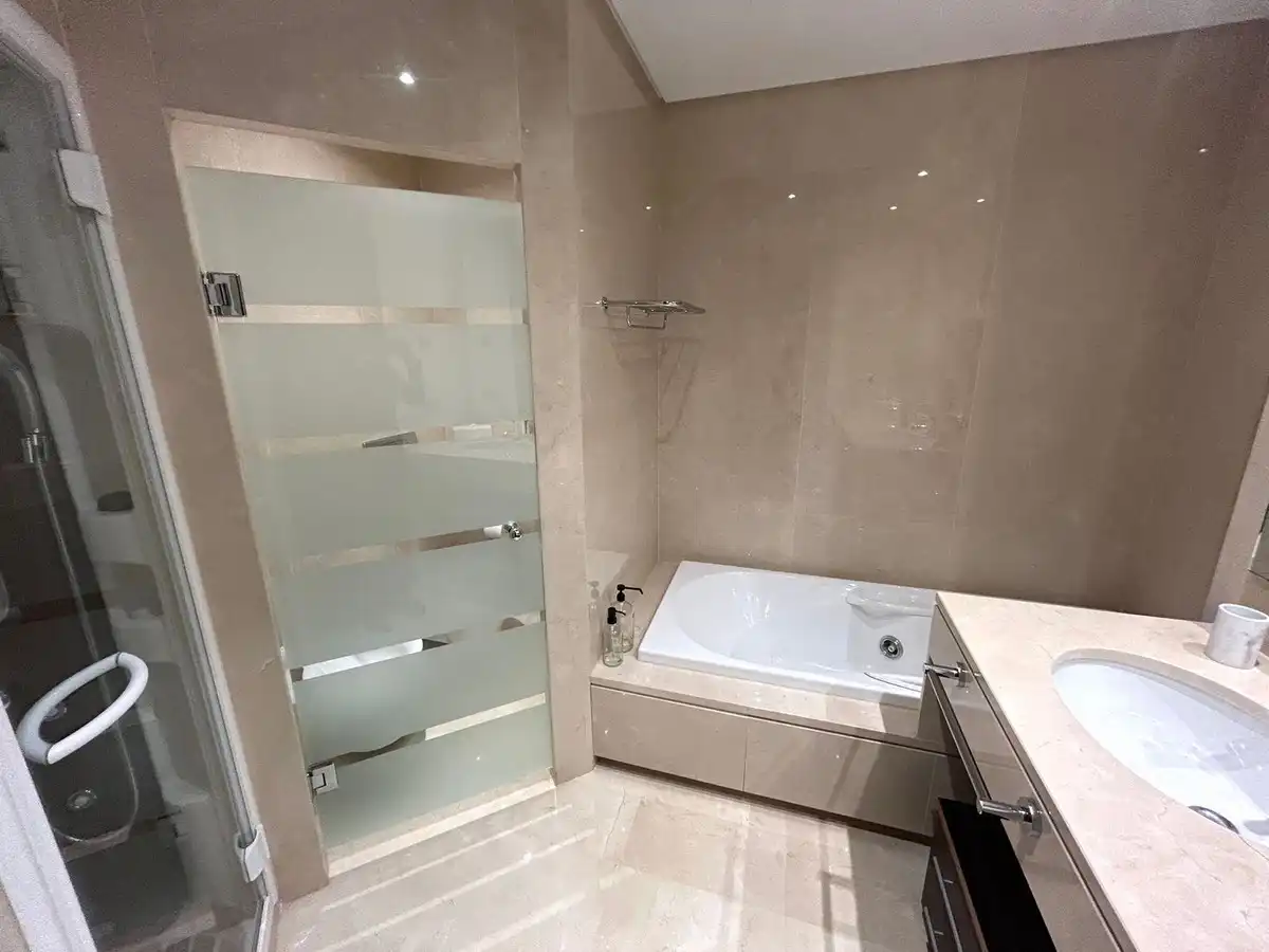 Bathroom of Duplexes for rent in Marbella  with Air Conditioner, Terrace and Furnished