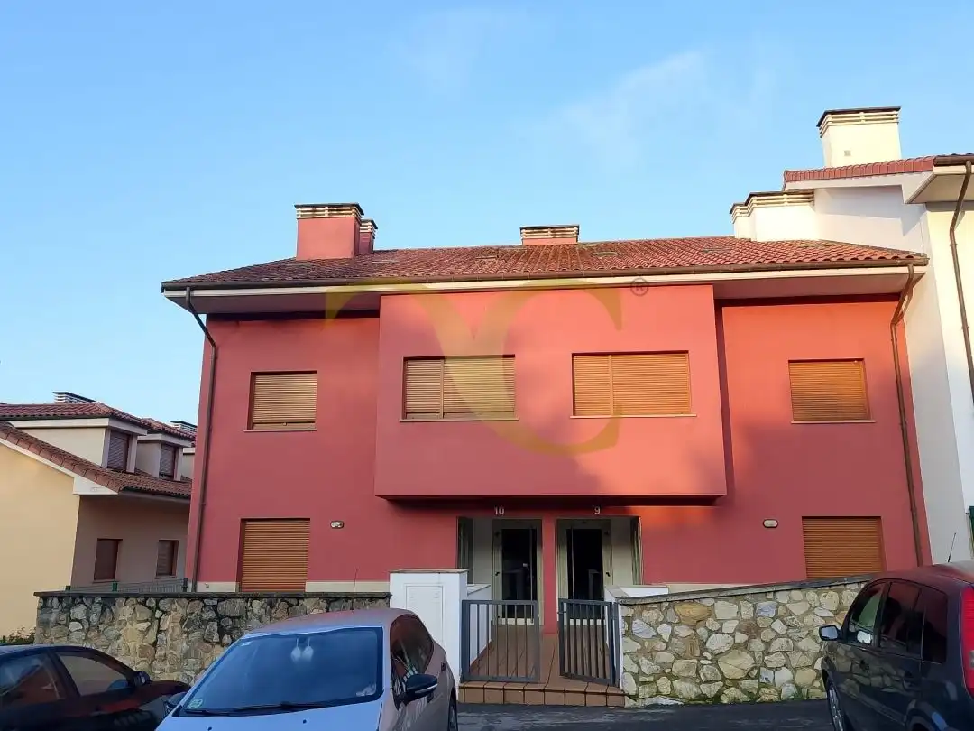 Vista exterior de Apartament en venda en Llanes amb Calefacció i Traster